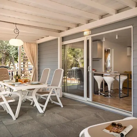 Maistra Amarin Mobile Homes 4* רוביני