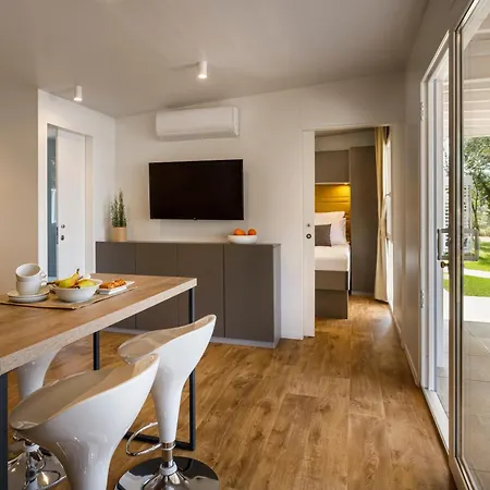Maistra Amarin Mobile Homes רוביני