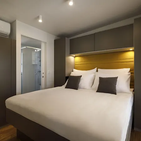 Maistra Amarin Mobile Homes 로비니